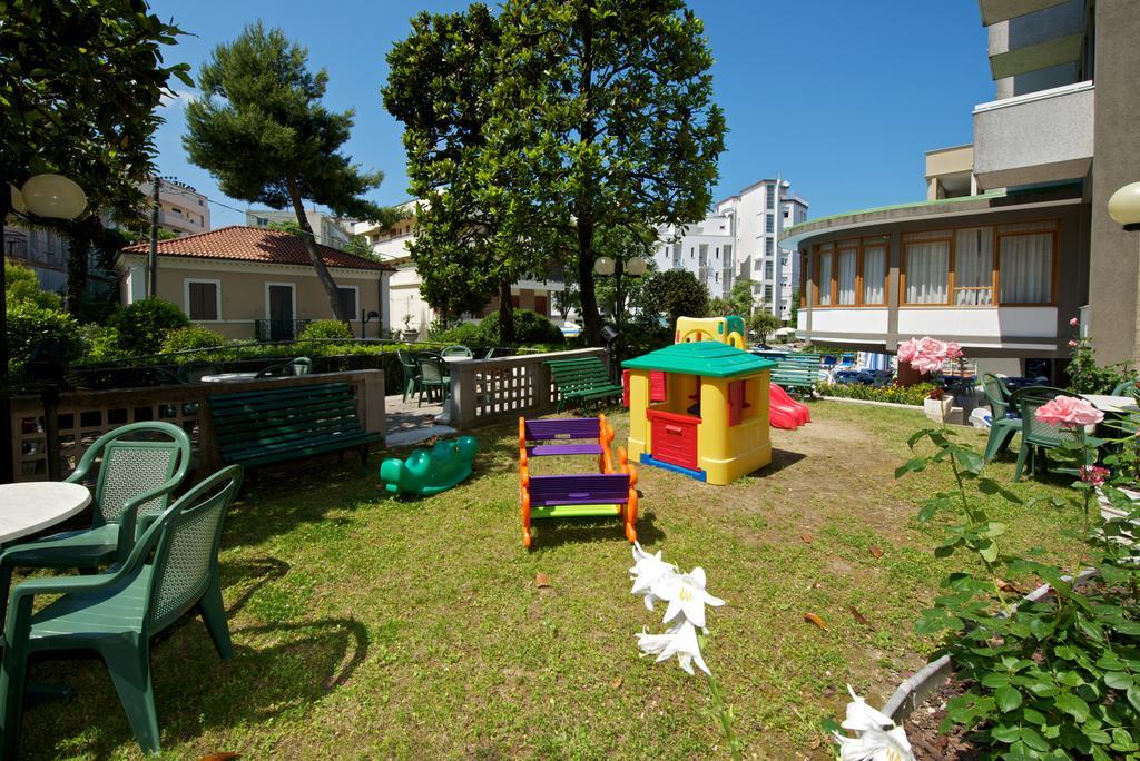 Hotel Torretta カットーリカ エクステリア 写真