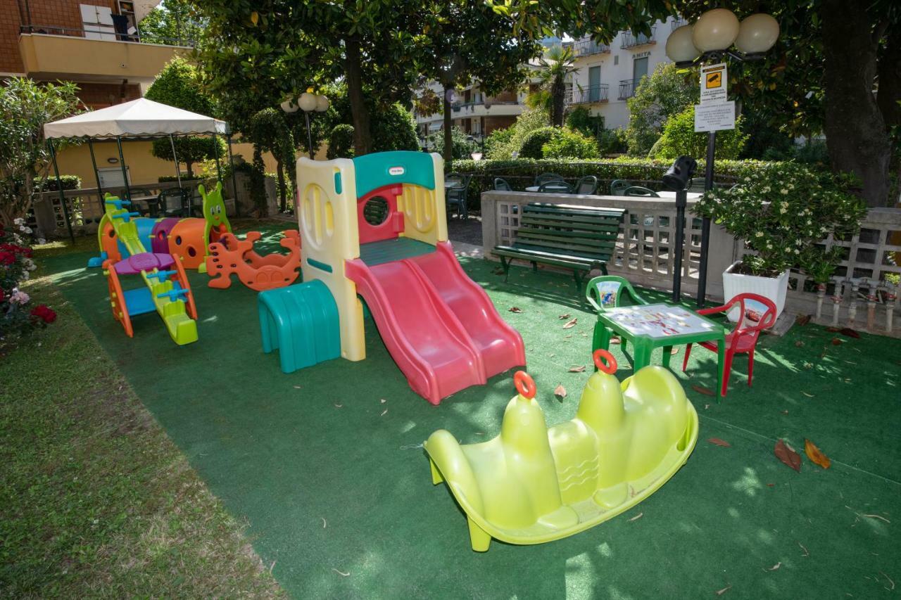 Hotel Torretta カットーリカ エクステリア 写真